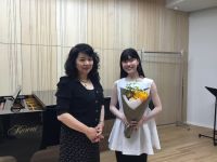 今日、情報解禁されました。菅有実子門下から、小南満佑子さんに続いて２人目のレミゼ・コゼット。水江萌々子さんが、目も眩むような倍率のオーディションを勝ち抜いて、2024-2025年の東宝ミュージカル「レ・ミゼラブル」のヒロイン、コゼット役を射止められました。低音から高音まで実によく伸びる美声と、切れ味鋭いダンスが大きな魅力の東京音大４年生。声楽に基礎を置くミュージカル俳優として、大きく羽ばたいて欲しいと思います。