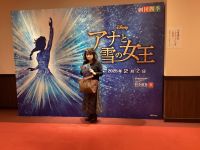 ご縁があって急遽今日、竹芝の四季劇場で「アナと雪の女王」を観てまいりました。「ディズニーのアニメのイメージ」と、「テクノロジーが作り出すリアルな映像」が不思議に調和した世界観に惹かれました。劇団四季では、セリフや歌詞がクリアに観客に伝わるように徹底して訓練されていると伺っていましたが、実際に観劇してみると子役の方々までそれが徹底していて、大変聞き取りやすく驚かされました。