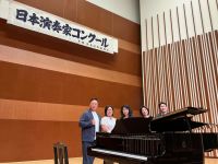 今日は戸塚区民文化センターさくらプラザホールで日本演奏家コンクール声楽部門の二次予選があり、30名ほどの審査をして参りました。具体的なコメントはここでは出来ませんが、皆さんこの夏の暑い中、研鑽を重ねて来られたことが分かる良い演奏だったと思います。集合写真は本日の審査員5名で、左から大槻孝志先生、廣田美穂先生、私、増田のり子先生、与儀巧先生。大槻先生、与儀先生とはこの機にlinerになろうとしたのですが、操作手順が分からずお二人の先生にご迷惑をお掛けしてしまいました💦💦